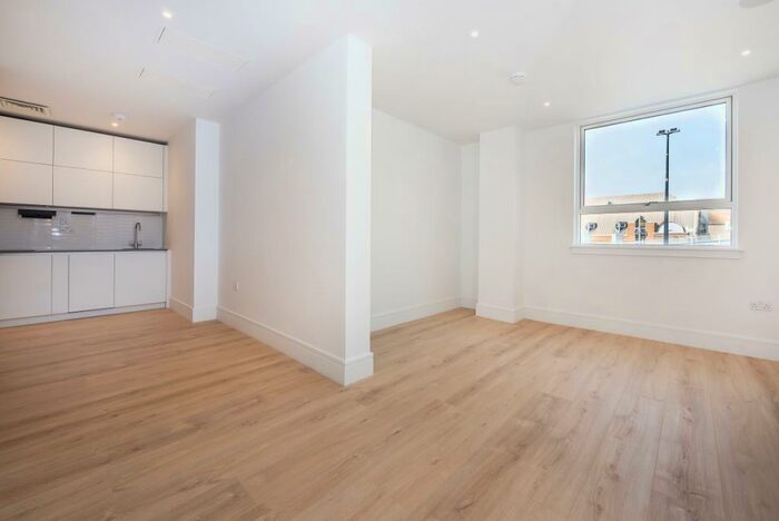 Flat To Rent In Princess Way Redhill, RH1