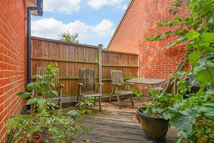 4 Bedroom Link Detached House For Sale In Crossways, Sittingbourne, Kent, ME10