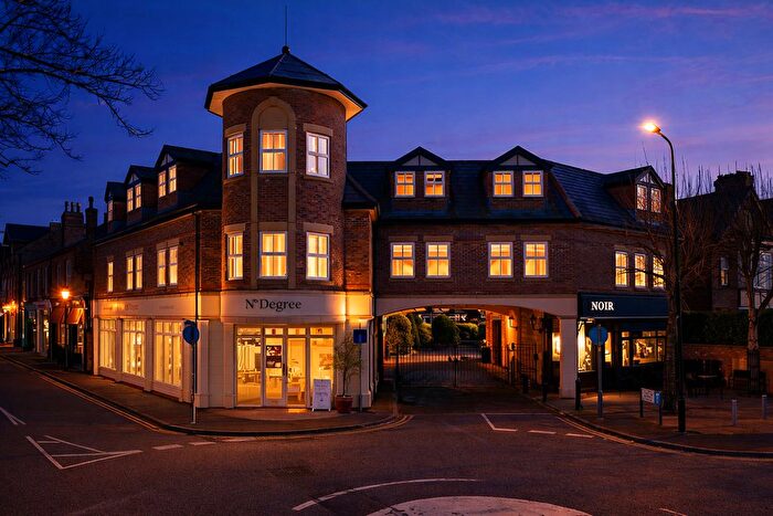 2 Bedroom Flat For Sale In Millfield Court, Hale, WA15