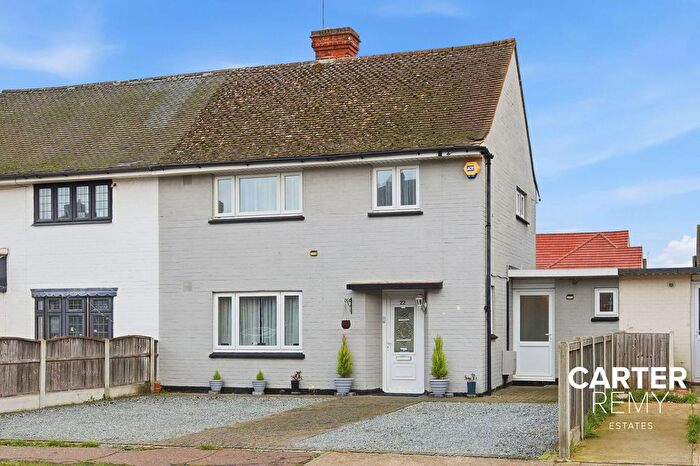 3 Bedroom Semi-Detached House For Sale In St Marys Crescent, Basildon, SS13