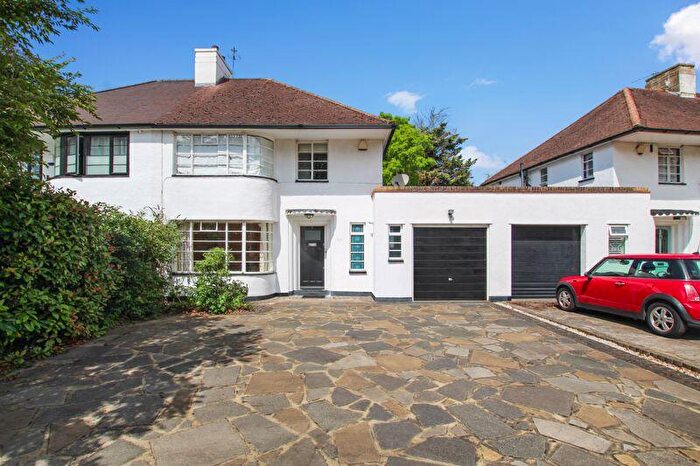 3 Bedroom Semi-Detached House For Sale In The Grove, Sidcup, DA14