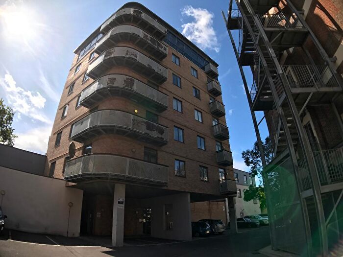 1 Bedroom Apartment For Sale In Peckham Grove, Peckham, London, SE15