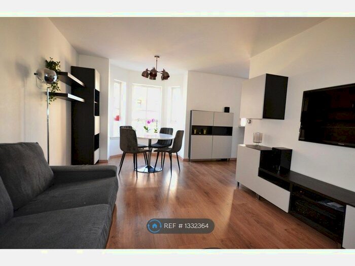 3 Bedroom Flat To Rent In Hopetoun Street, Edinburgh, EH7