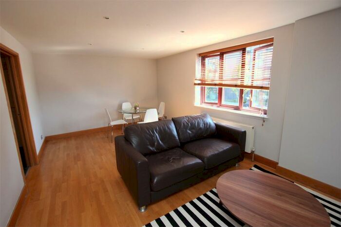 2 Bedroom Apartment To Rent In Kingsley Mews, Wapping Lane, Wapping, E1W