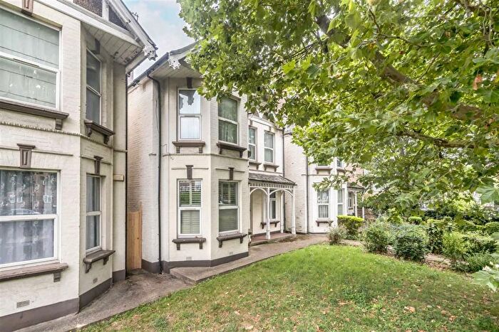 1 Bedroom Flat For Sale In Shoot Up Hill, Cricklewood, NW2