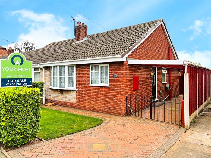 2 Bedroom Bungalow For Sale In Canal Garth, Pollington, Goole, East Yorkshire, DN14