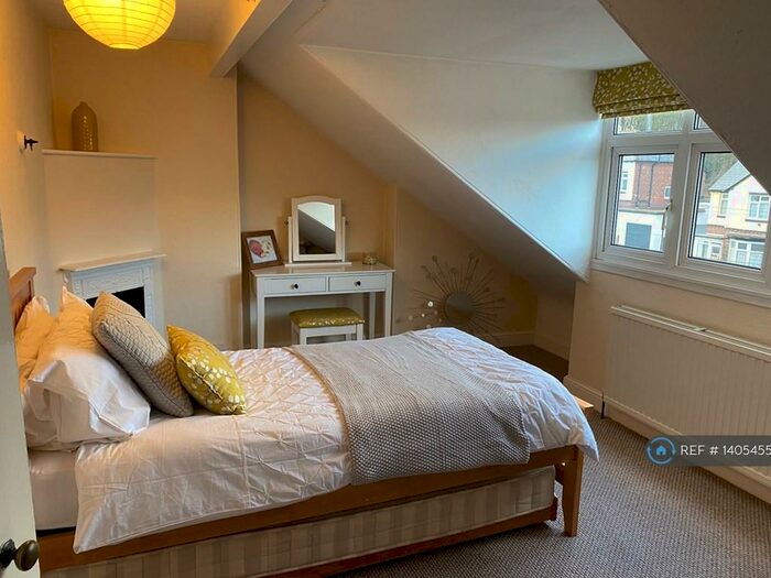 5 Bedroom Semi-Detached House To Rent In Lightwoods Hill, Smethwick, B67
