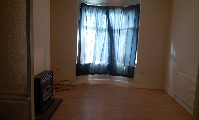 3 Bedroom End Of Terrace House To Rent In Cunningham Road, Hydepark, Doncaster, DN1