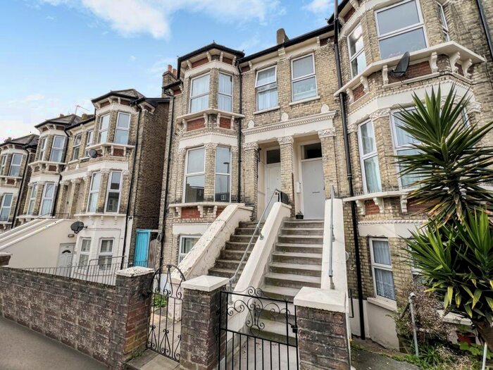 2 Bedroom Flat To Rent In Beechfield Road, Catford, SE6