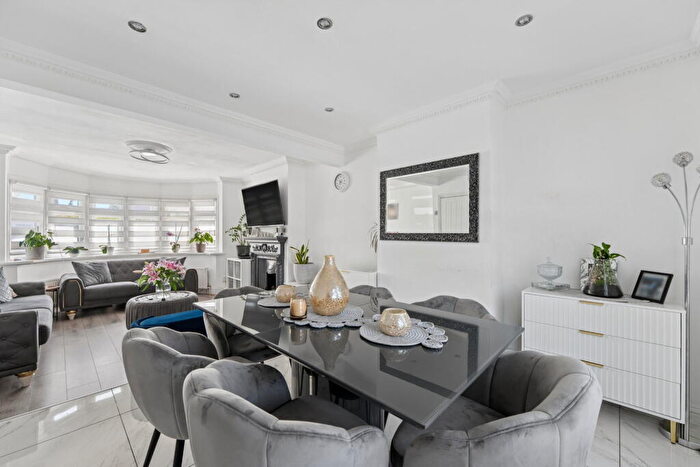 4 Bedroom Semi-Detached House For Sale In Gipsy Road, Welling, DA16