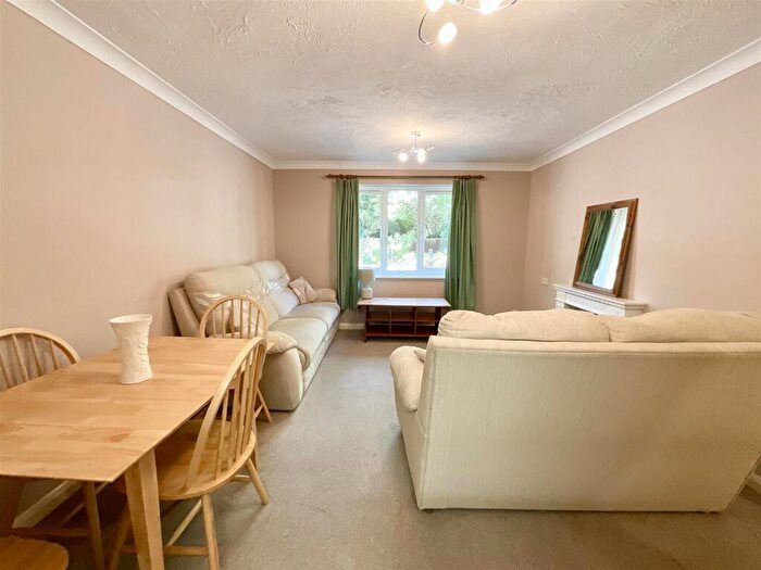 1 Bedroom Flat For Sale In Reigate Hill, Reigate, Surrey, RH2