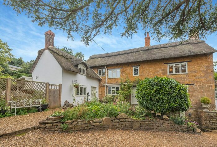 4 Bedroom Country House For Sale In Main Street Wroxton Banbury Oxon, Oxfordshire, OX15