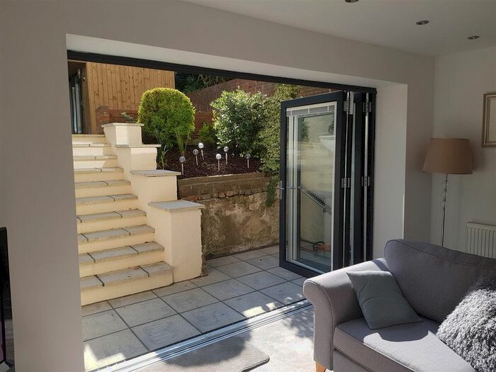 1 Bedroom Flat To Rent In Upperton Gardens, Eastbourne, BN21