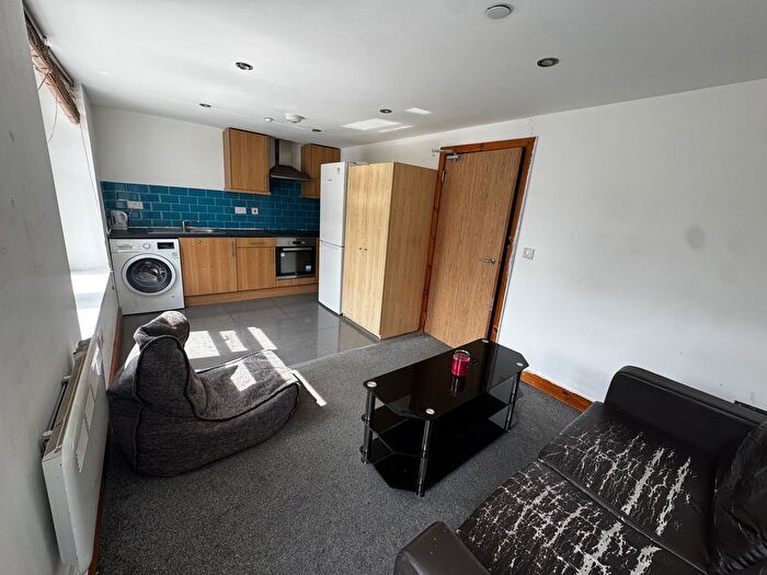 1 Bedroom Flat To Rent In Albany Road, Cardiff, CF24