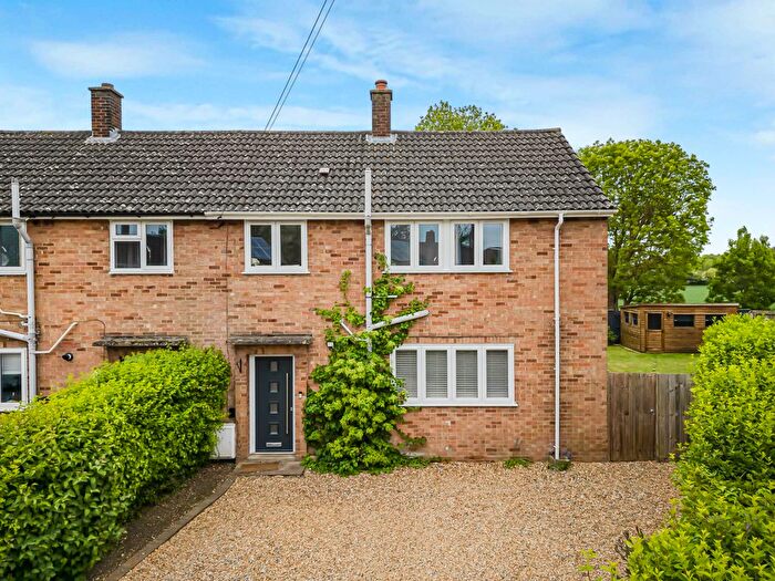 3 Bedroom Semi-Detached House For Sale In Queens Close, Harston, CB22