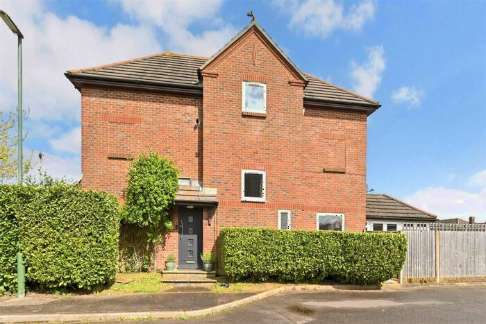 5 Bedroom Detached House To Rent In Belle Meade Close, Woodgate, PO20
