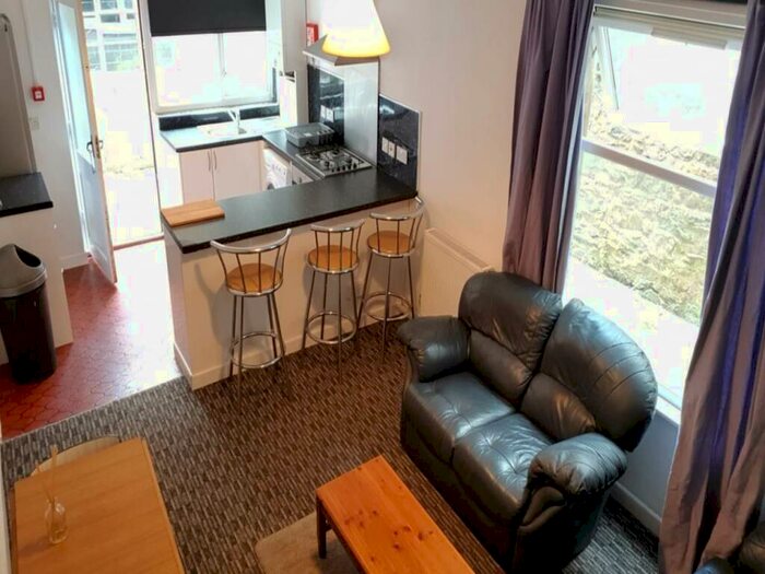 2 Bedroom Flat To Rent In Glynrhondda Street, Cathays, Cardiff, CF24