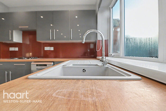 5 Bedroom Link Detached House For Sale In Moorcroft Road, Weston-Super-Mare, BS24