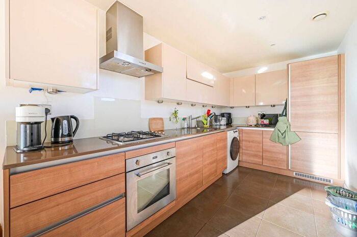 2 Bedroom Flat For Sale In Cable Street, Shadwell, London, E1