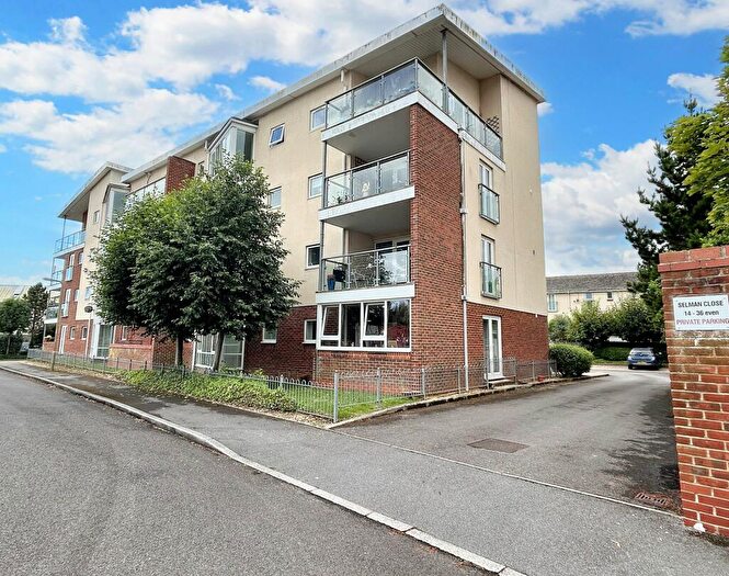 2 Bedroom Apartment For Sale In Selman Close, Hythe, SO45