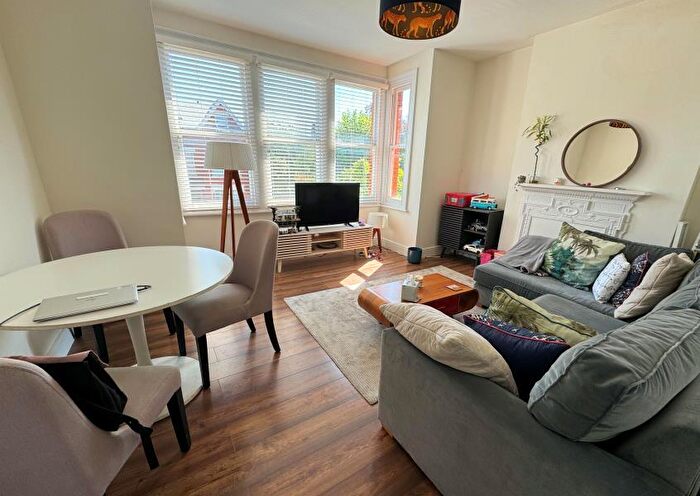 2 Bedroom Flat To Rent In Curzon Road, London, N10
