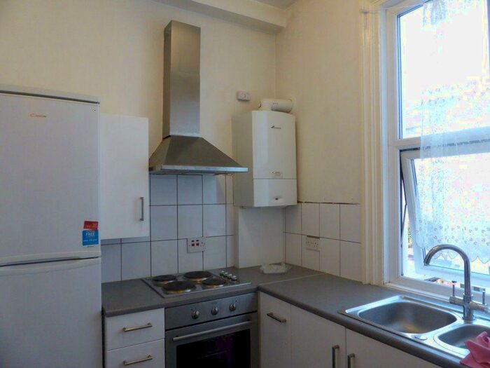 2 Bedroom Flat To Rent In Lewes Road -, P15