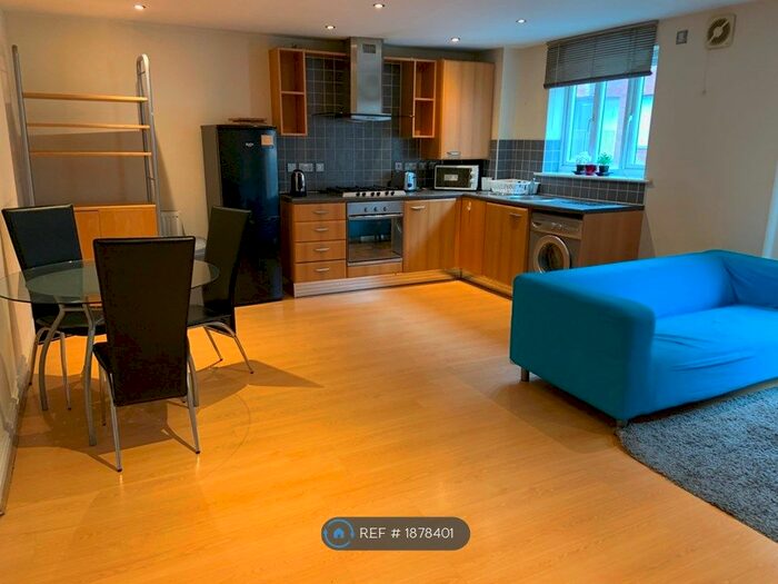 2 Bedroom Flat To Rent In Meridian Square, Hulme, Manchester, M15