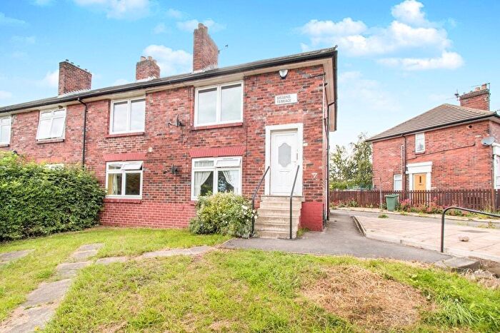 3 Bedroom Apartment For Sale In Sissons Terrace, Leeds, West Yorkshire, LS10