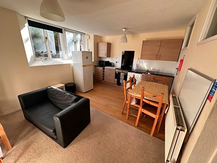2 Bedroom Flat To Rent In Cotham Park, Bristol, BS6