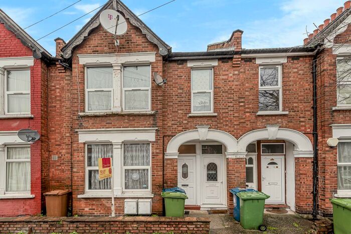 2 Bedroom Maisonette To Rent In Herga Road, Harrow, HA3