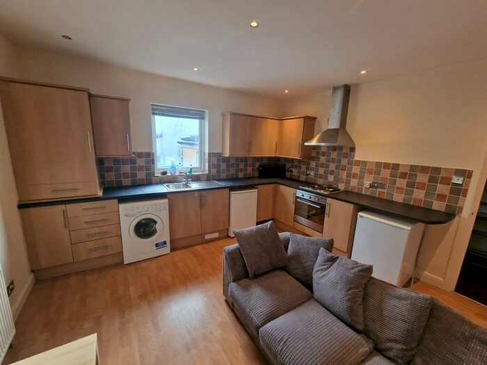 2 Bedroom Flat To Rent In Charlton Road, Kingswood, Bristol, BS15