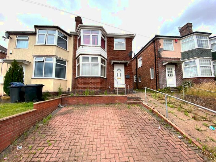 3 Bedroom Semi-Detached House To Rent In Chipperfield Road, Hodge Hill, B36
