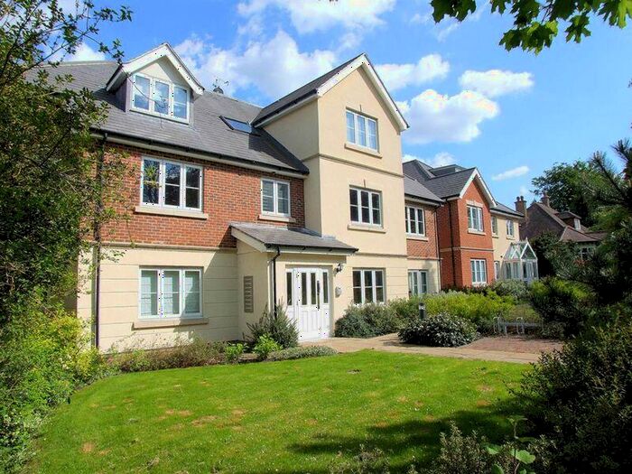 2 Bedroom Flat To Rent In Pampisford Road, South Croydon/Purley Borders, CR2