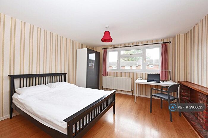 4 Bedroom Semi-Detached House To Rent In Cicely Road, London, SE15