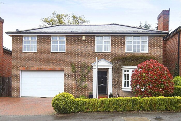 4 Bedroom Detached House To Rent In Churchill Drive, Weybridge, KT13