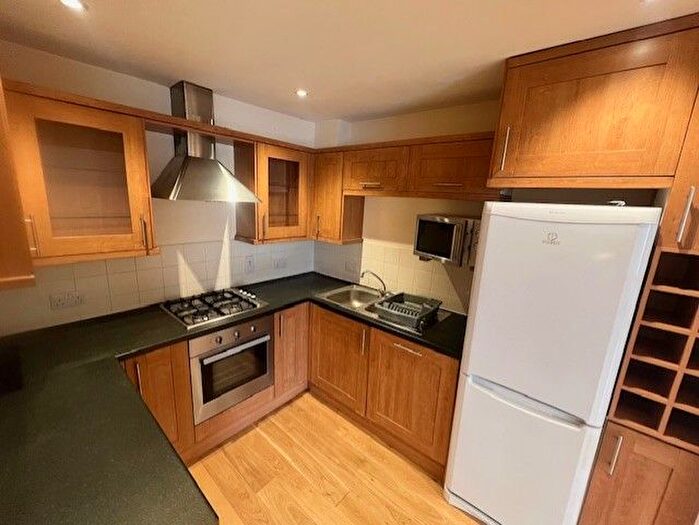 3 Bedroom Flat To Rent In Union Glen, Aberdeen, AB11