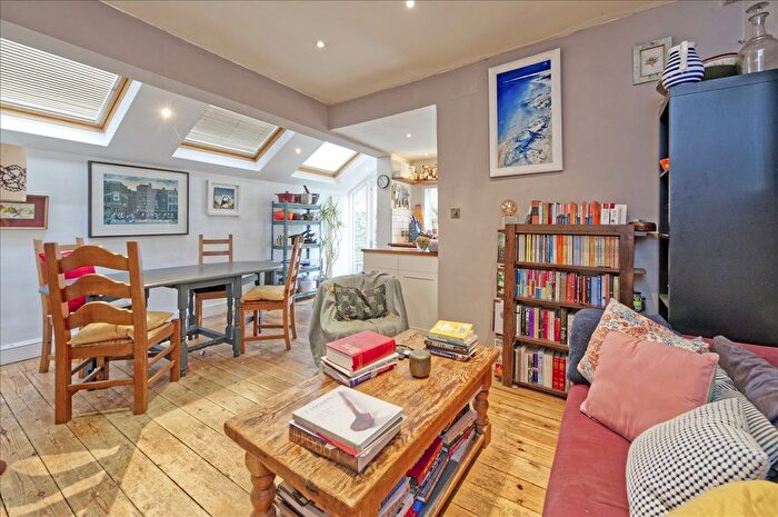 2 Bedroom Flat For Sale In Adelaide Grove, Shepherd's Bush, W12