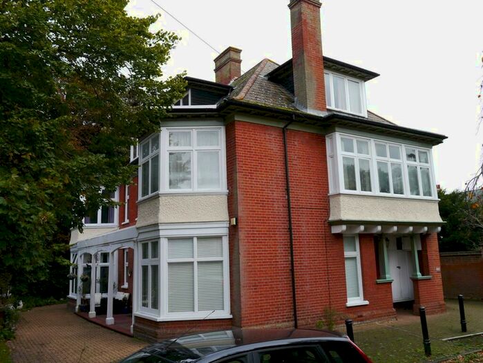 2 Bedroom Flat To Rent In Rose Hill Crescent, Ipswich, Suffolk, IP3