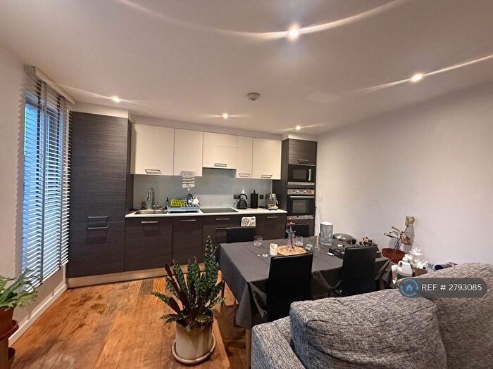 1 Bedroom Flat To Rent In Queens Row, London, SE17