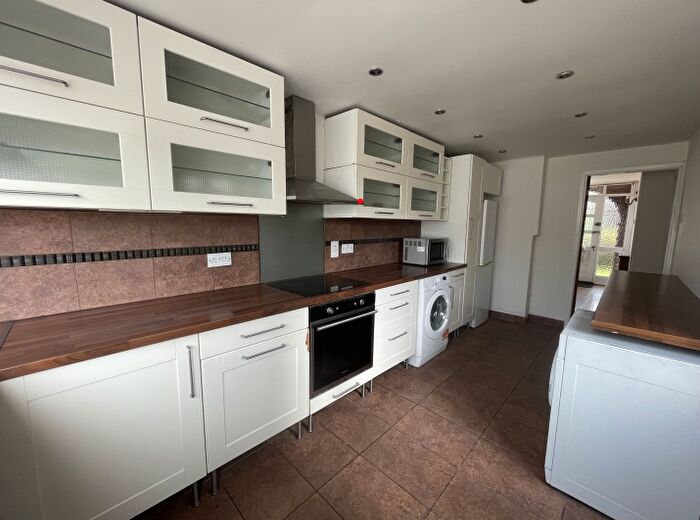 3 Bedroom Semi-Detached House To Rent In Collins Road, Walsall, WS8