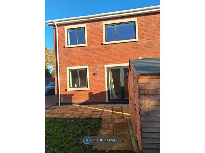 3 Bedroom End Of Terrace House To Rent In New Limes, Gloucester, GL4