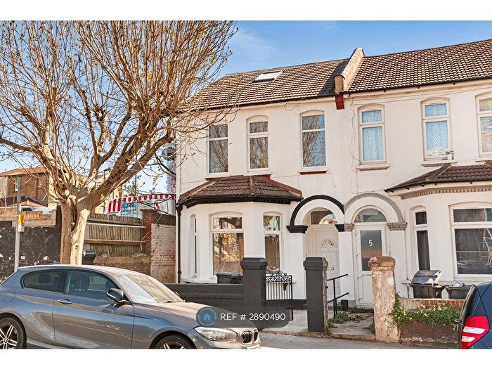 Studio To Rent In Chatfield Road, Croydon, CR0