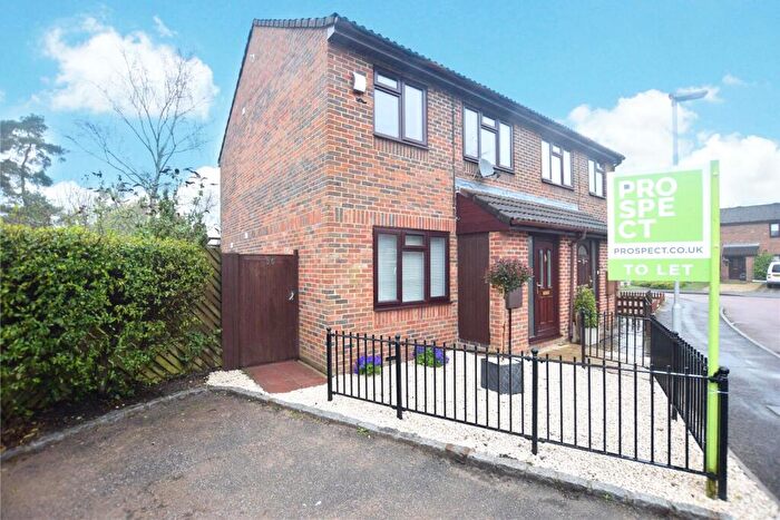 3 Bedroom End Of Terrace House To Rent In Batcombe Mead, Bracknell, Berkshire, RG12