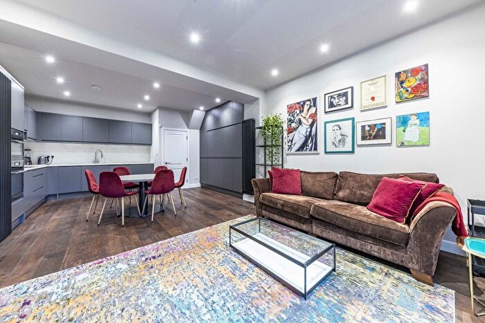 4 Bedroom Property To Rent In Spencer Road, New Southgate, N11