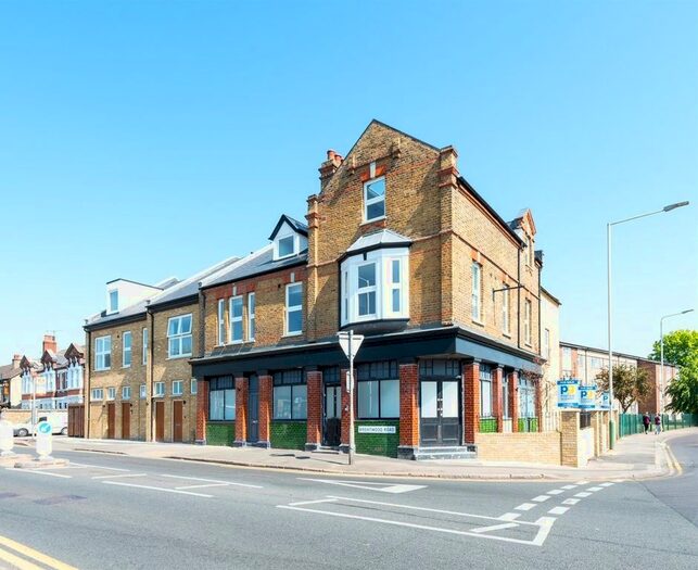 2 Bedroom Flat To Rent In South Street, Romford, RM1