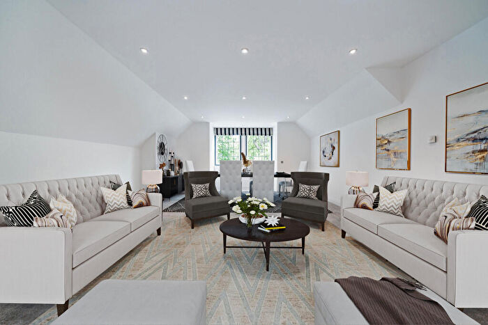 2 Bedroom Apartment To Rent In Buckley Court, Hadley Wood, EN4