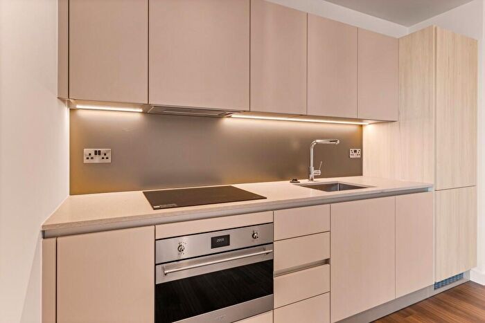 Studio To Rent In Nine Elms Lane, London, SW11