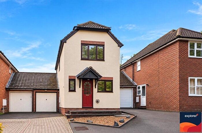 2 Bedroom Link Detached House For Sale In Beddington Court, The Topiary, Lychpit, RG24