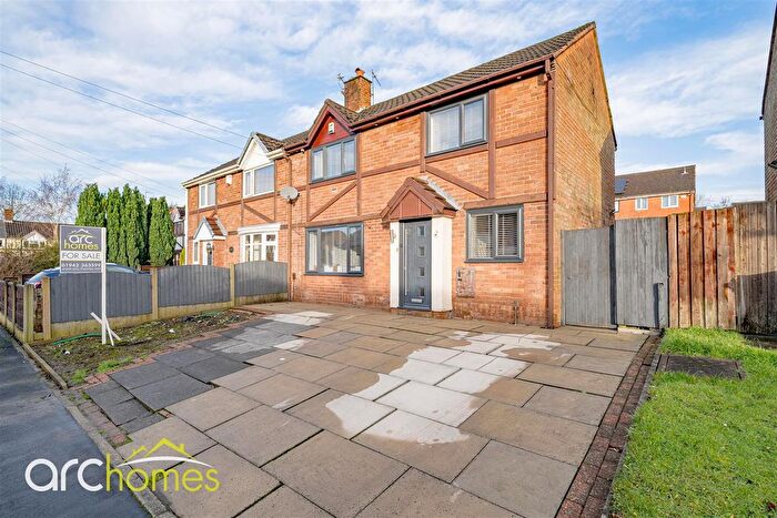 3 Bedroom Semi Detached House For Sale In Lowe Avenue, Atherton, Manchester, M46