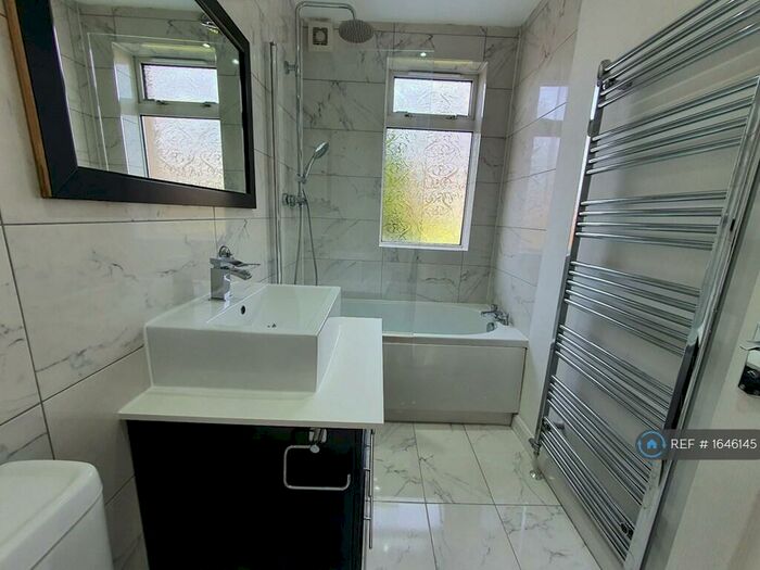 2 Bedroom Maisonette To Rent In Kiloran Street, Thornliebank, Glasgow, G46